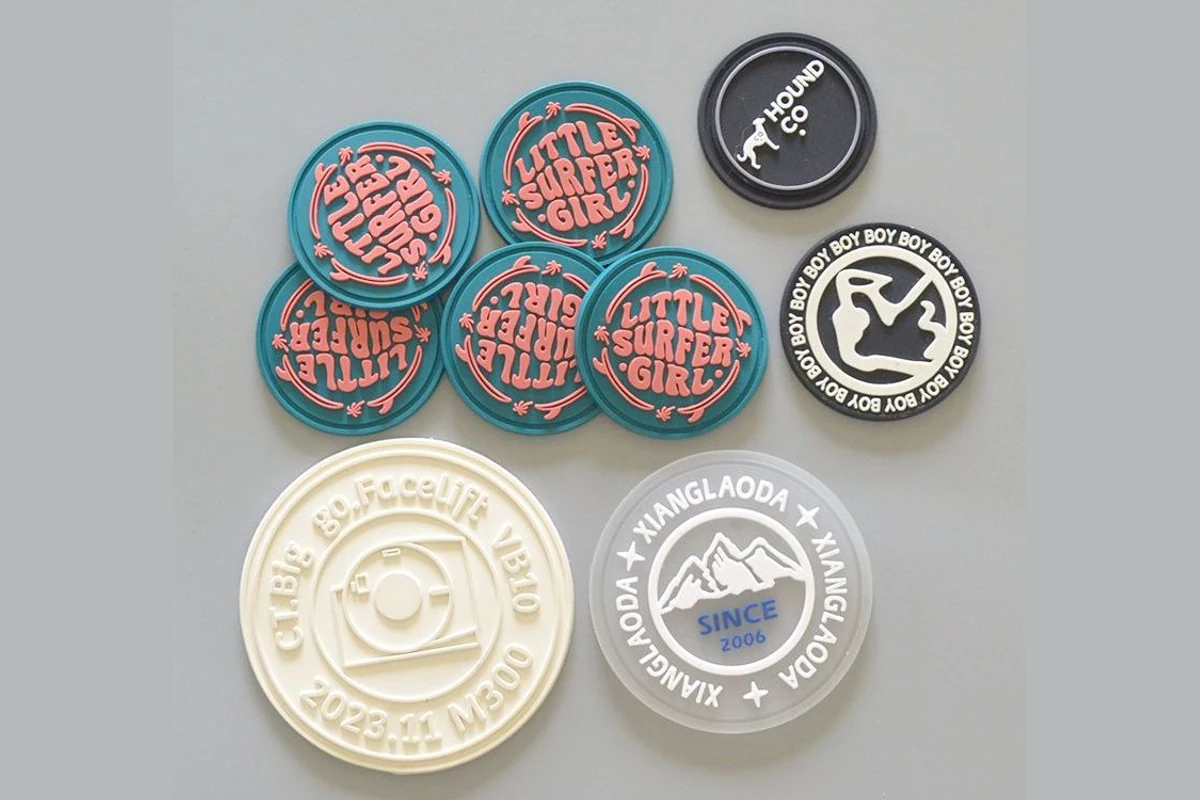 Round molded label samples in several colors and relief styles.